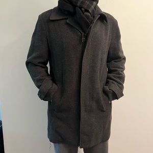 Le Chateau Men’s grey small over coat